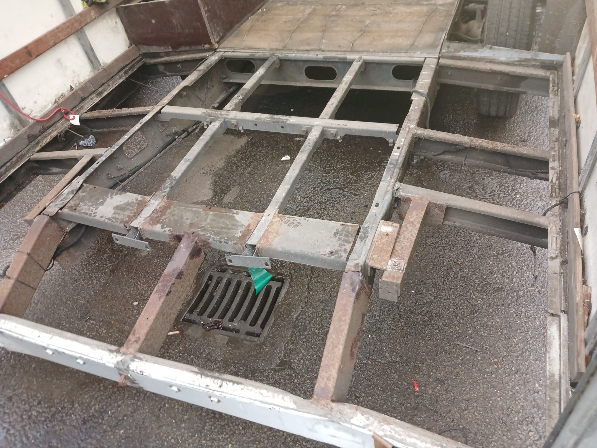 Van body floor structure under repair